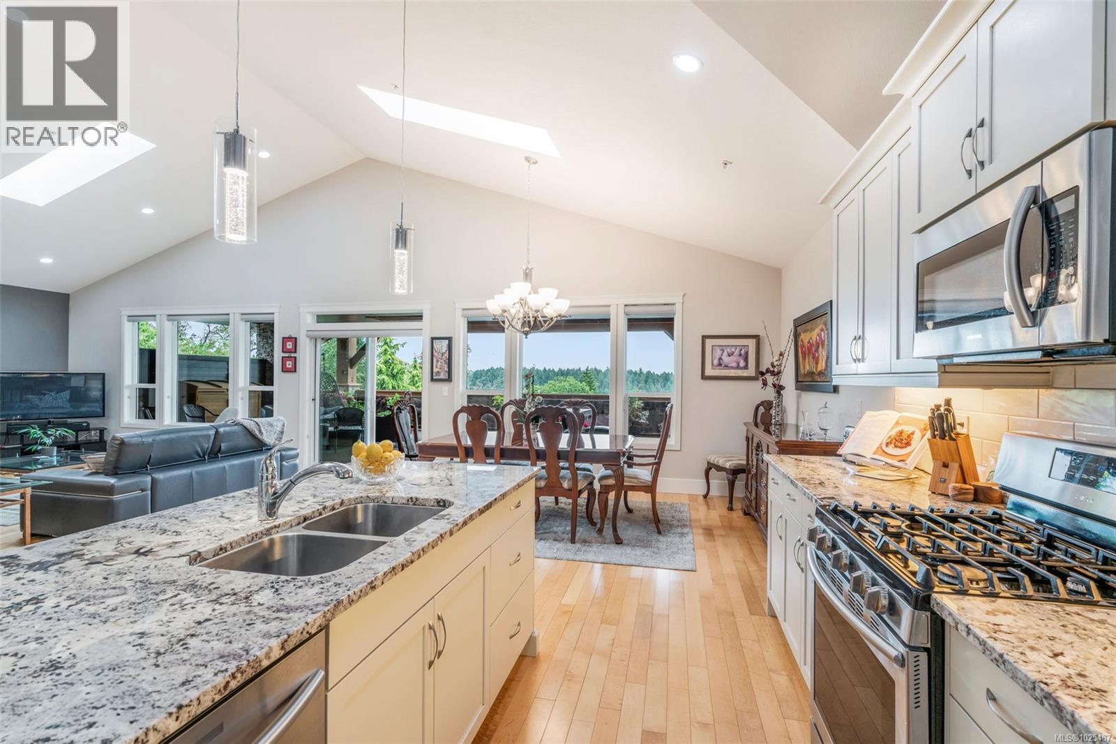 202 679 Terminal Ave, Nanaimo