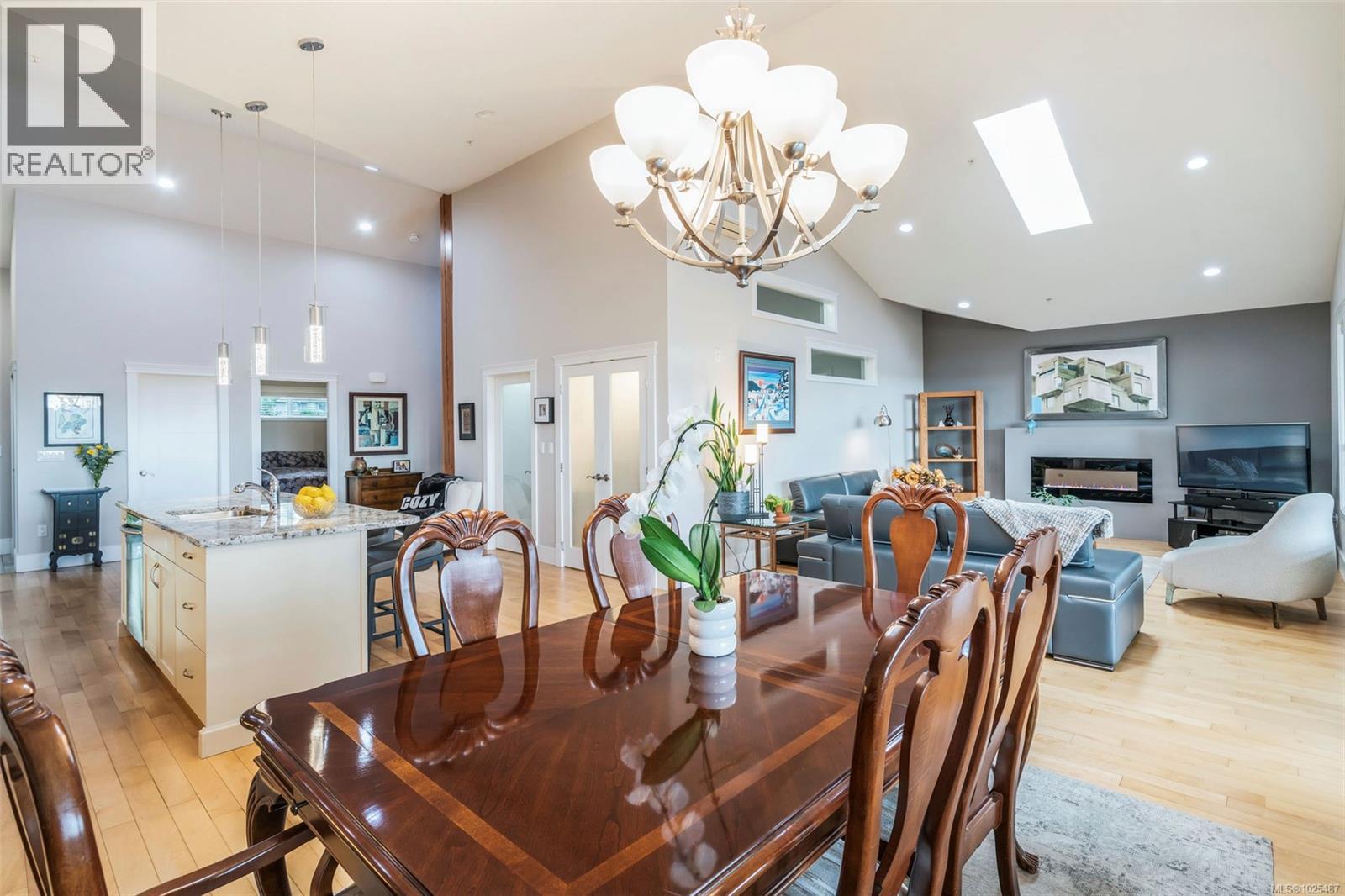 202 679 Terminal Ave, Nanaimo