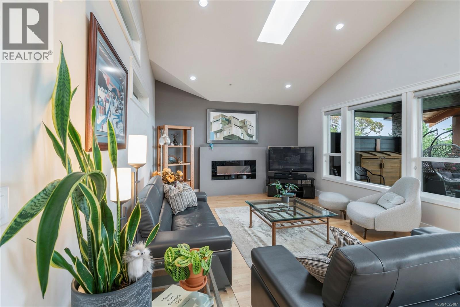 202 679 Terminal Ave, Nanaimo