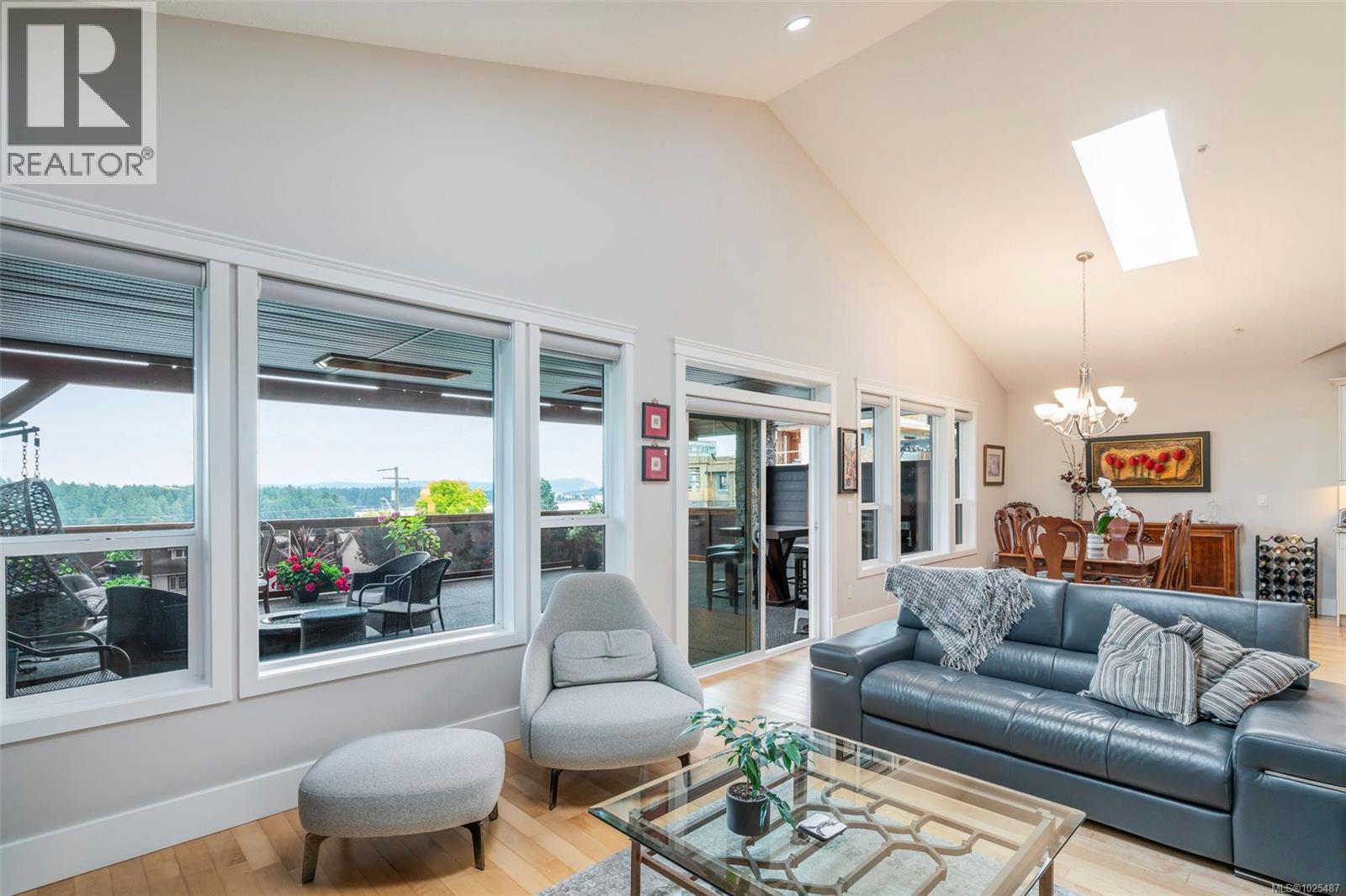 202 679 Terminal Ave, Nanaimo