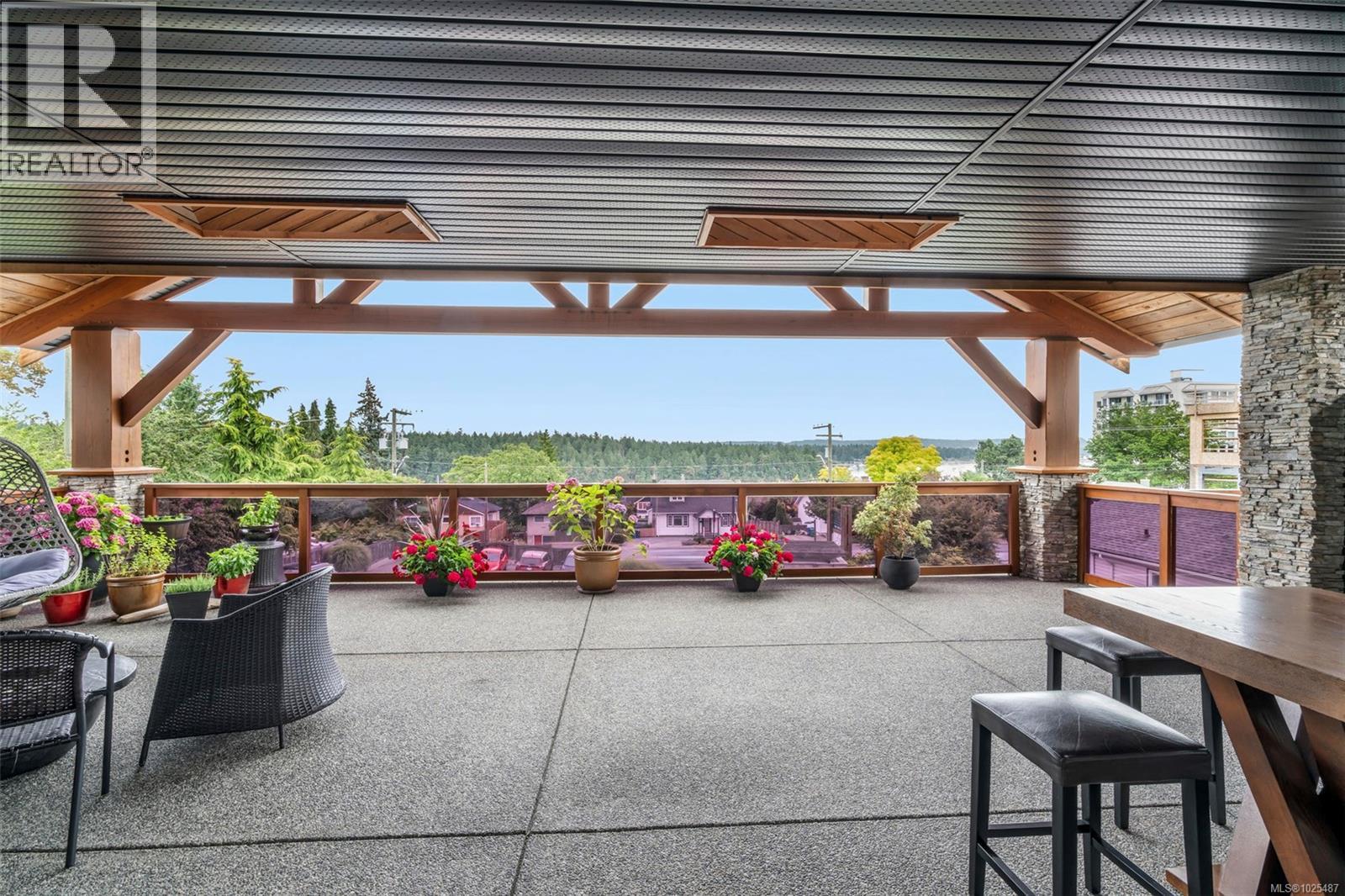 202 679 Terminal Ave, Nanaimo