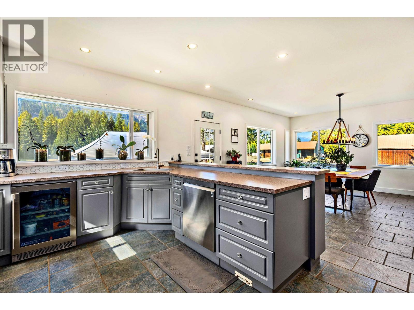 9310 UPPER LILLOOET RIVER FSR, Pemberton