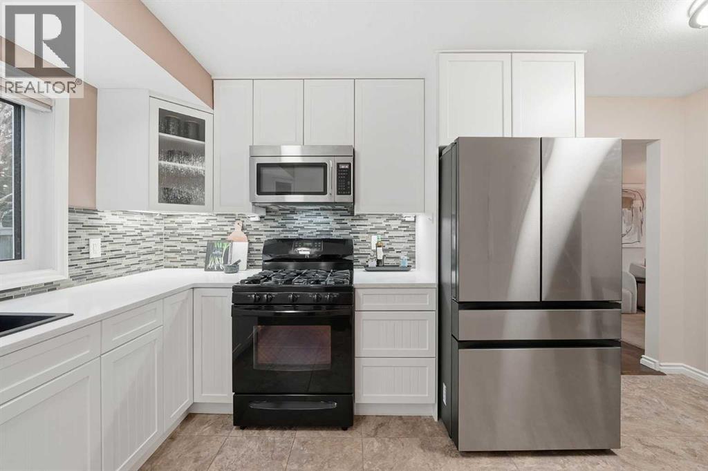 Single Family House 4 Level for Sale in  Dalmeny Hill NW Dalhousie Calgary 