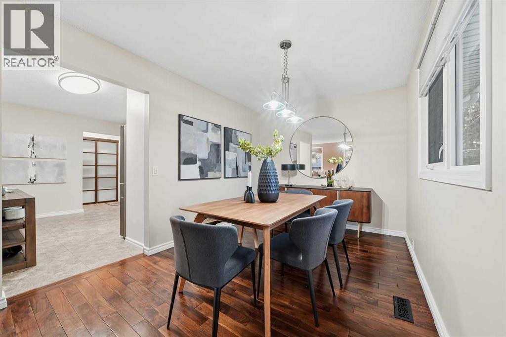 Single Family House 4 Level for Sale in  Dalmeny Hill NW Dalhousie Calgary 