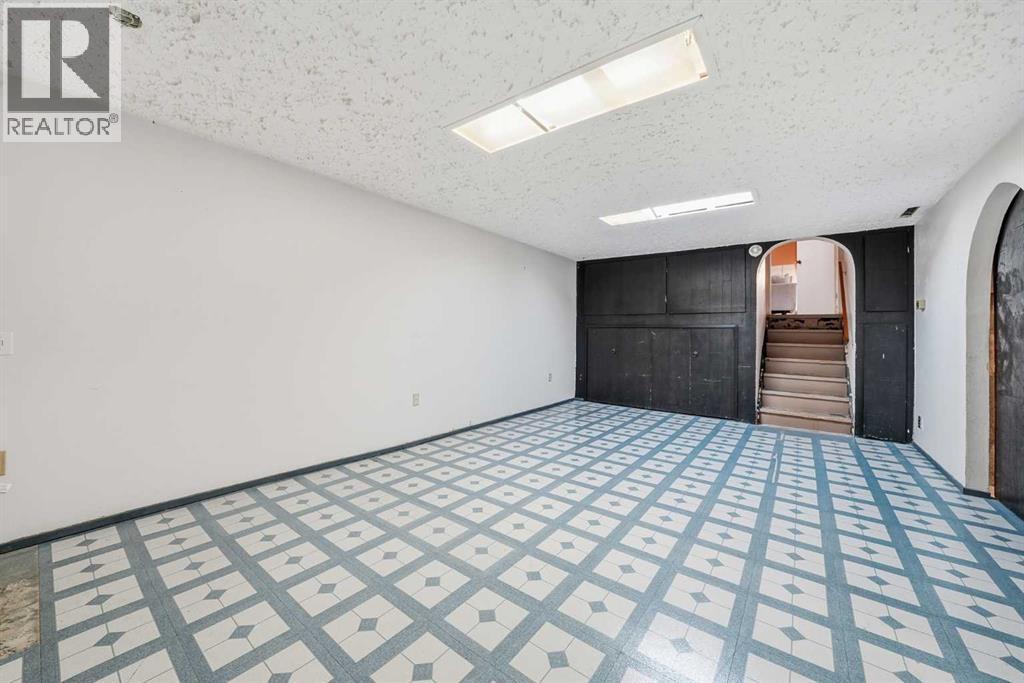 Single Family House 4 Level for Sale in  Dalmeny Hill NW Dalhousie Calgary 