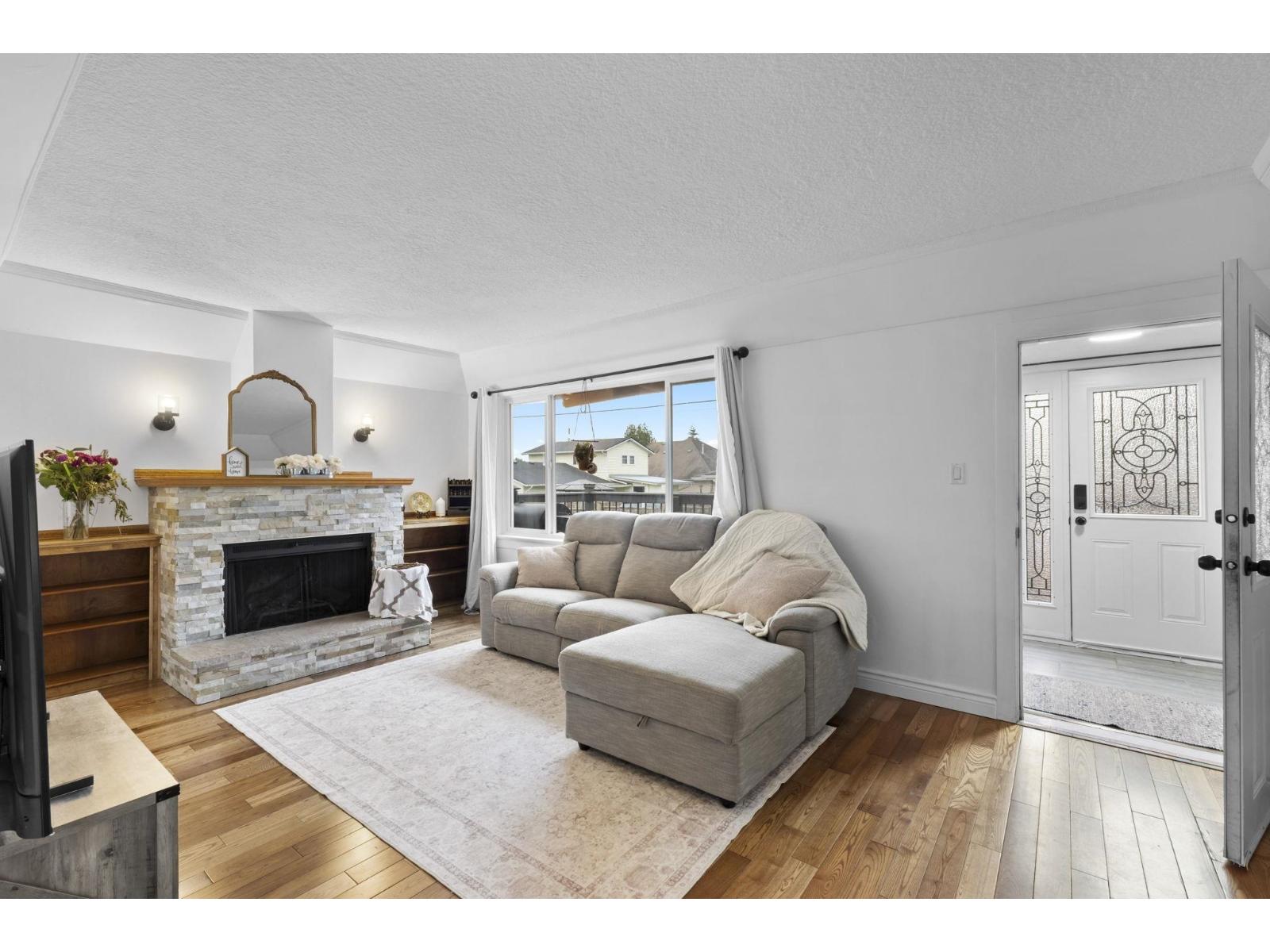 46307 RIVERSIDE Drive - photo 2