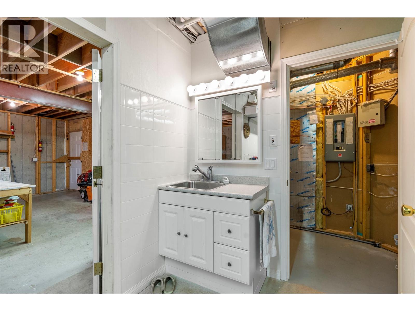 8011 Aquarius Road, Vernon