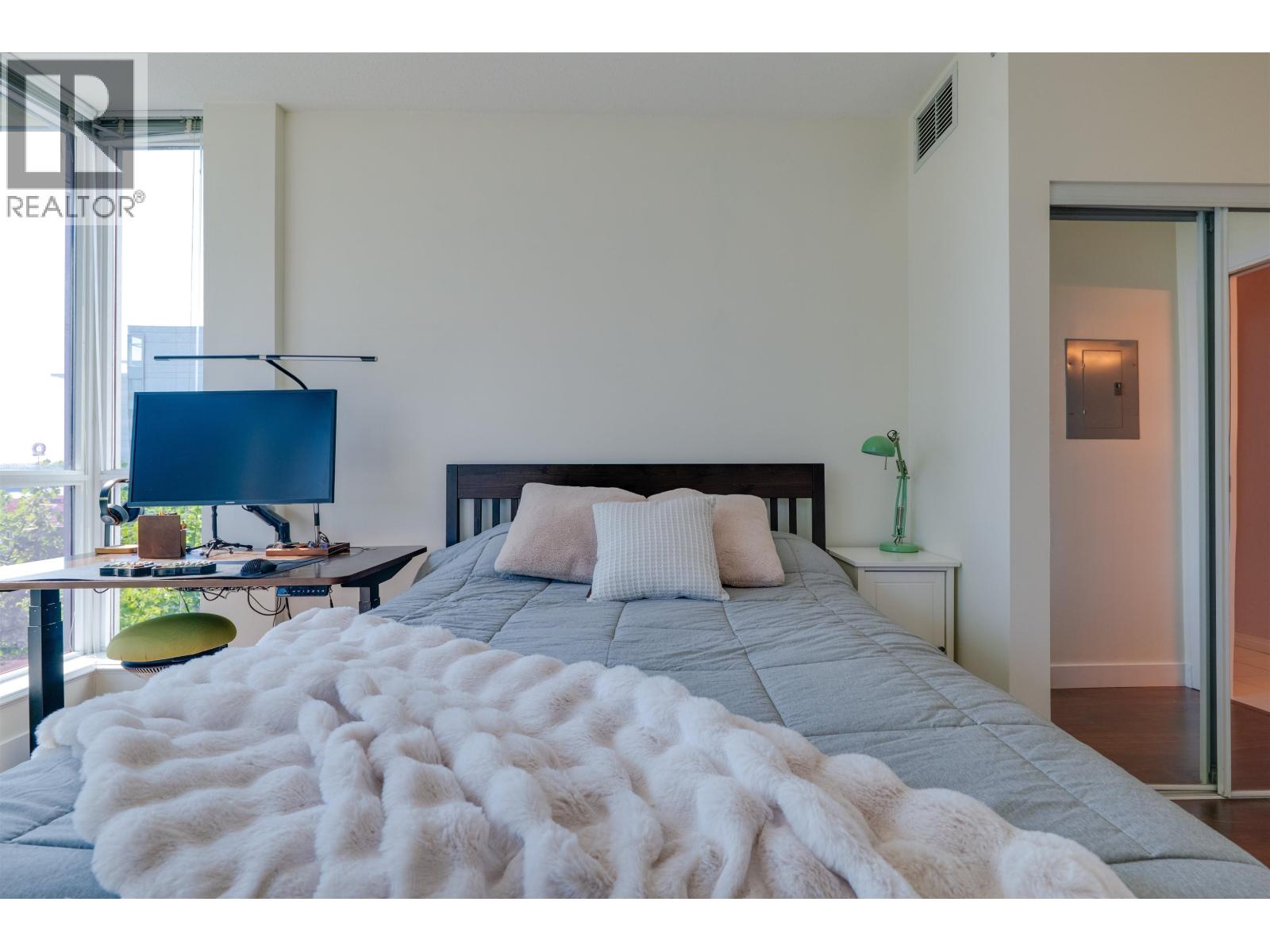 508 168 EAST ESPLANADE, North Vancouver