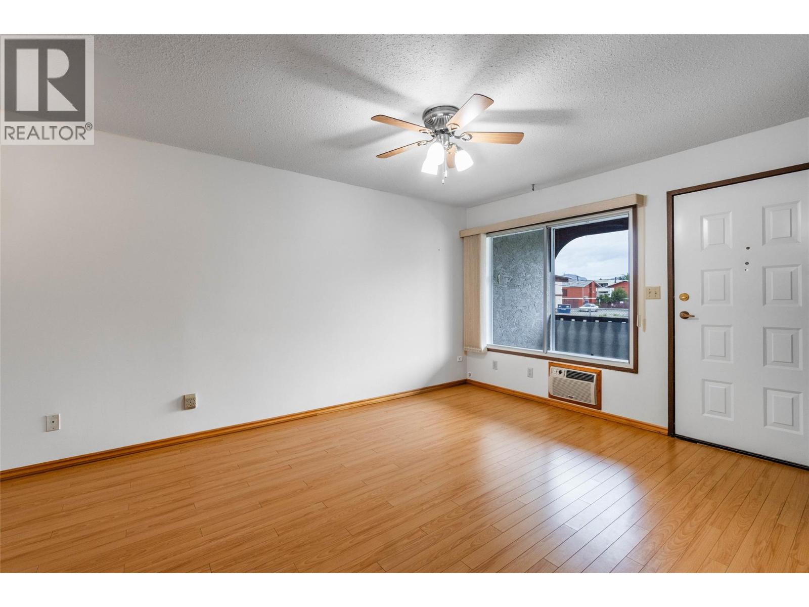 5862 Airport Street Unit# 3, Oliver