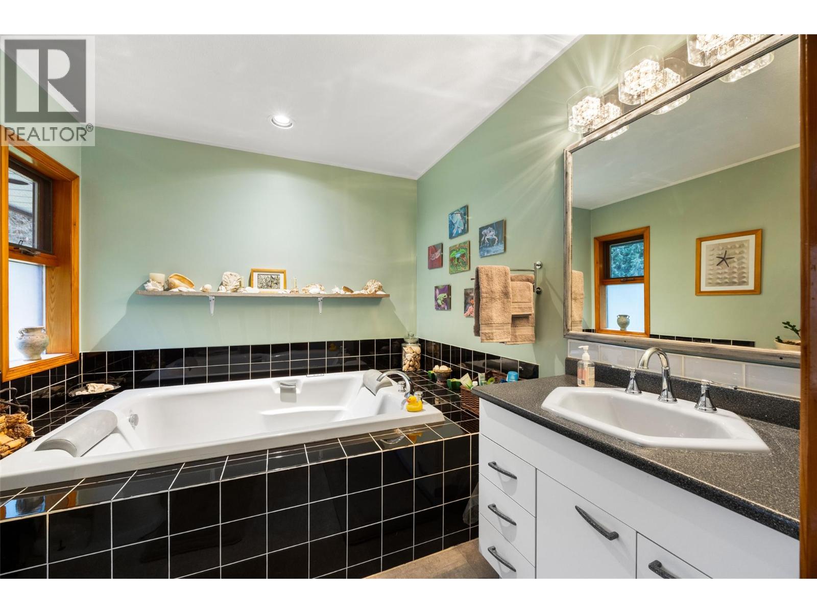 4061 Santa Road, Scotch Creek