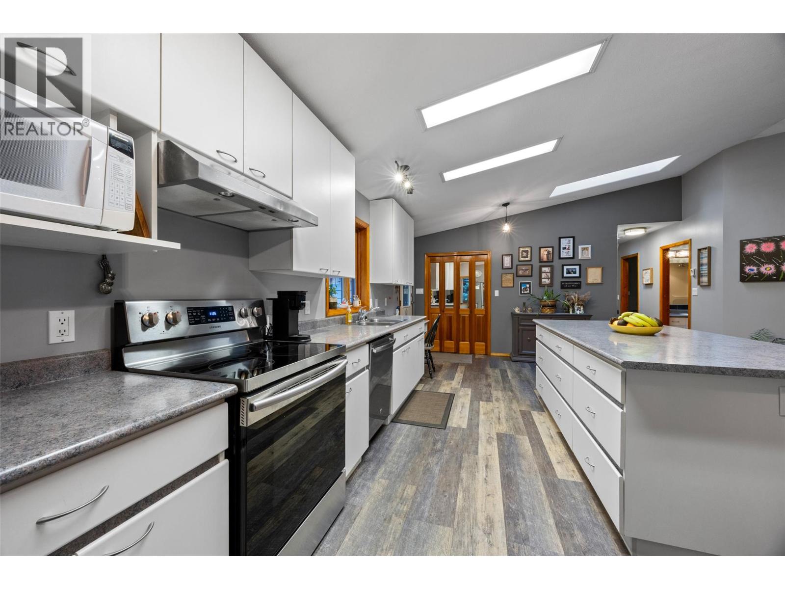 4061 Santa Road, Scotch Creek