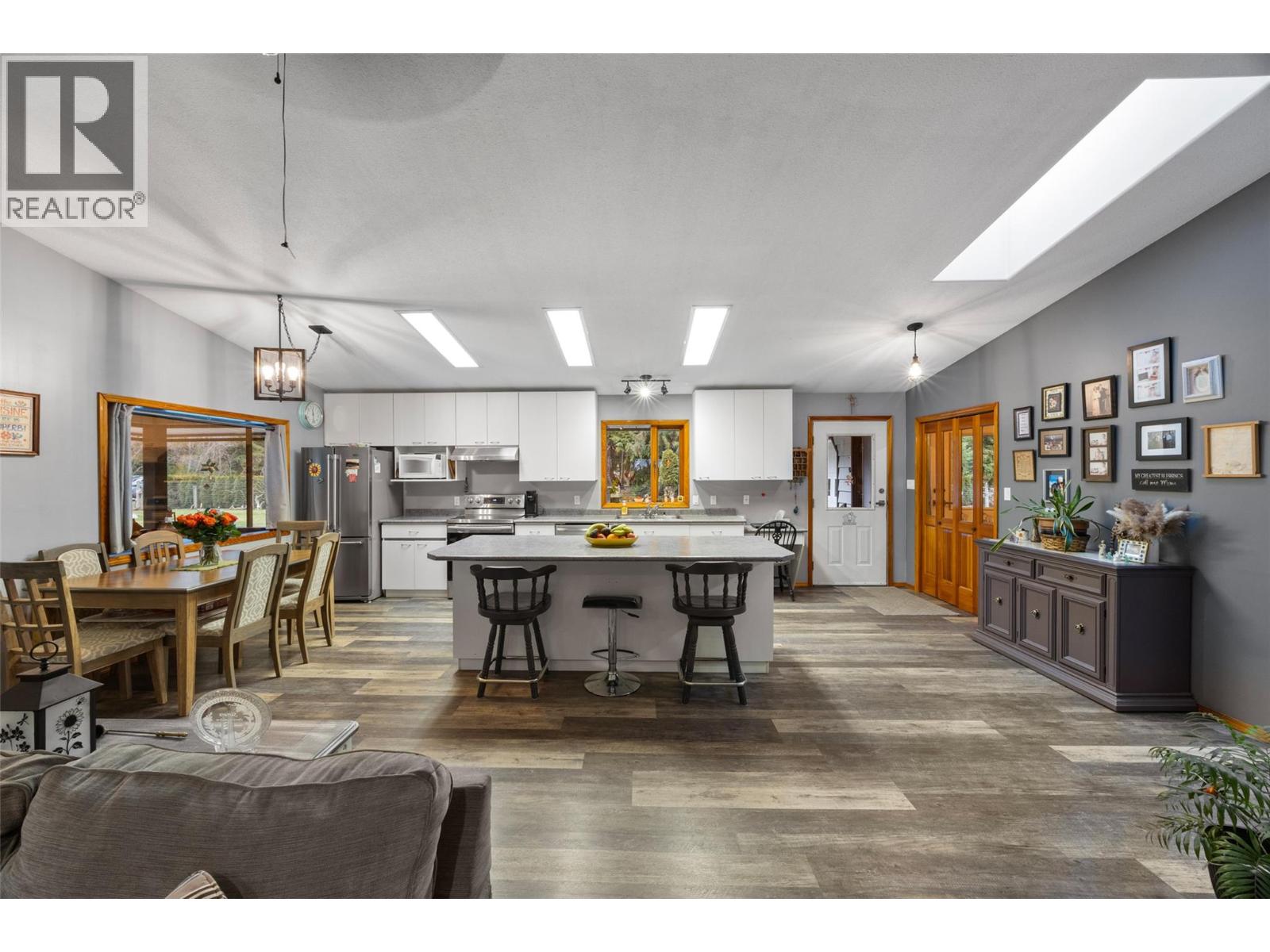 4061 Santa Road, Scotch Creek