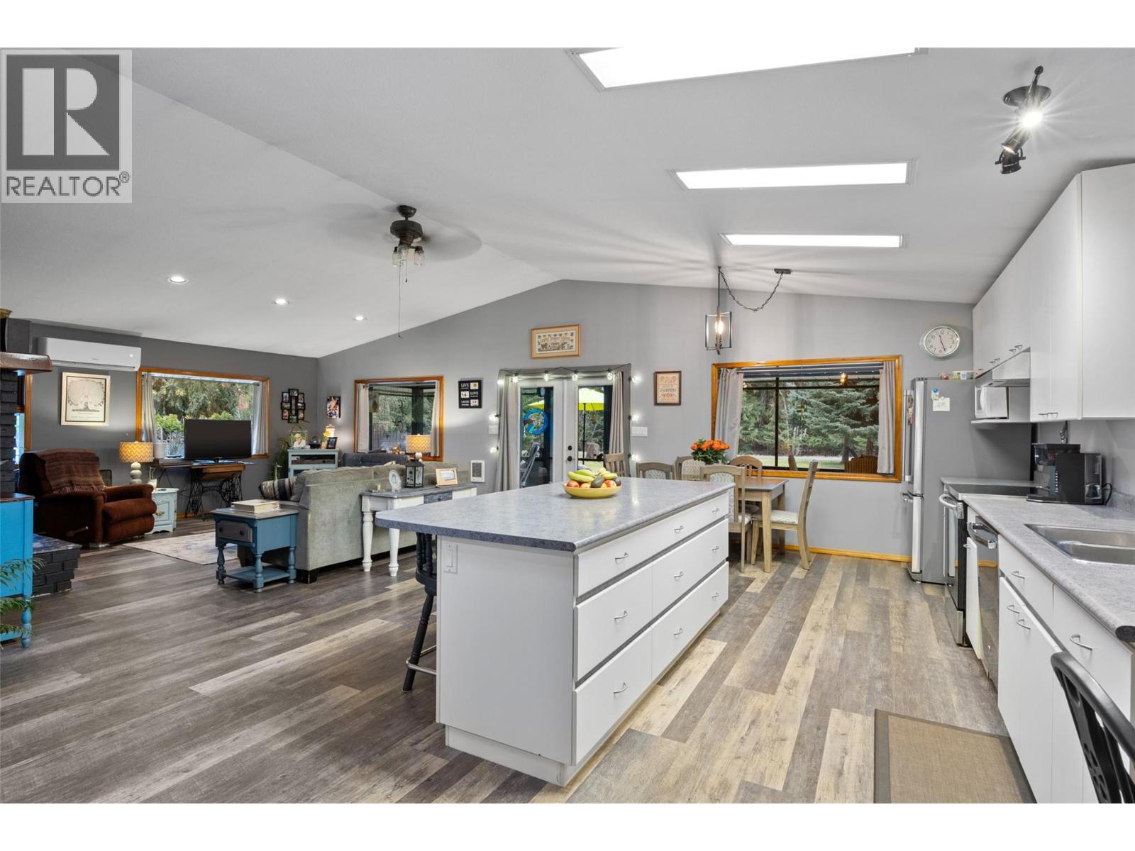 4061 Santa Road, Scotch Creek