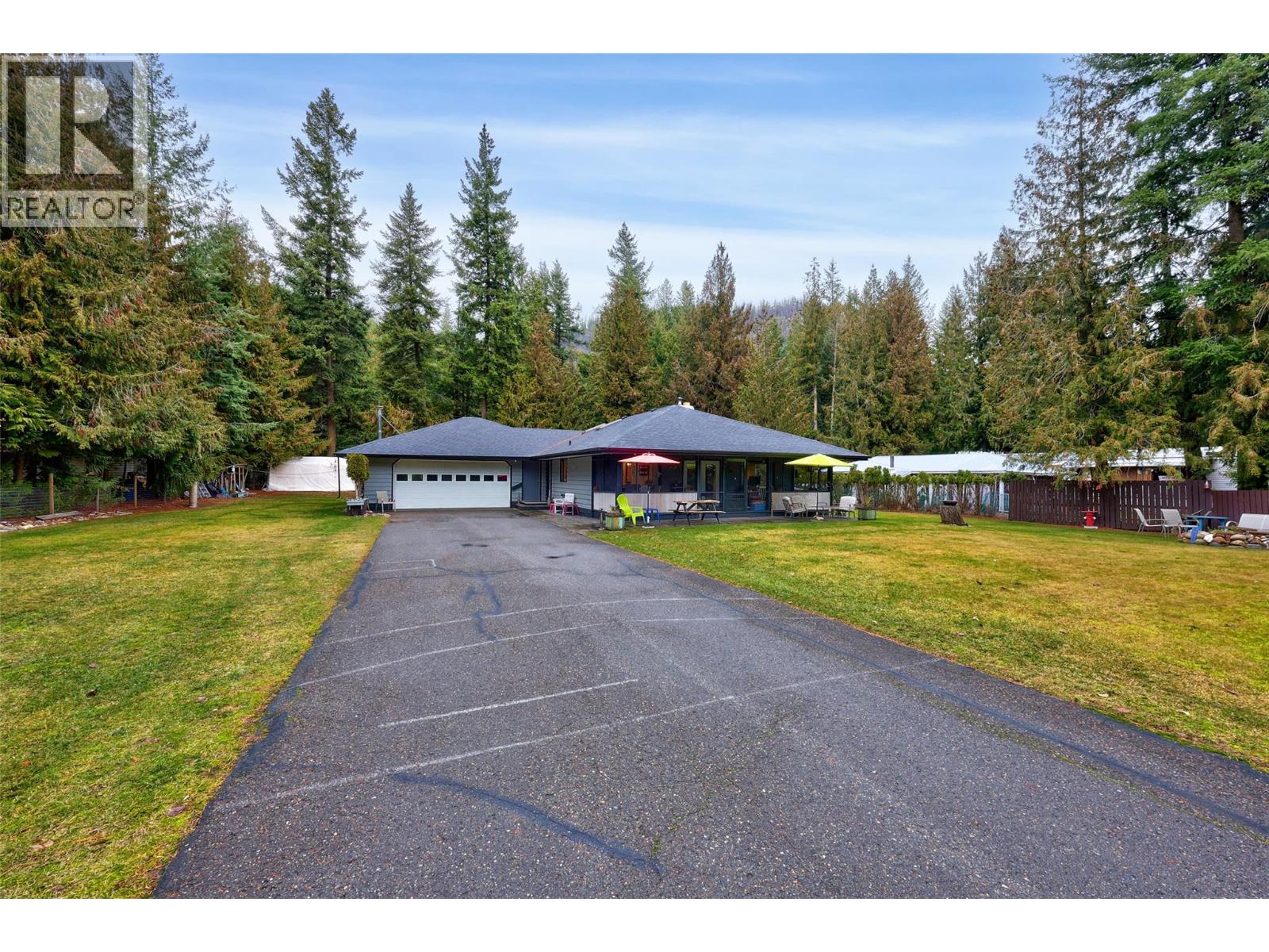 4061 Santa Road, Scotch Creek