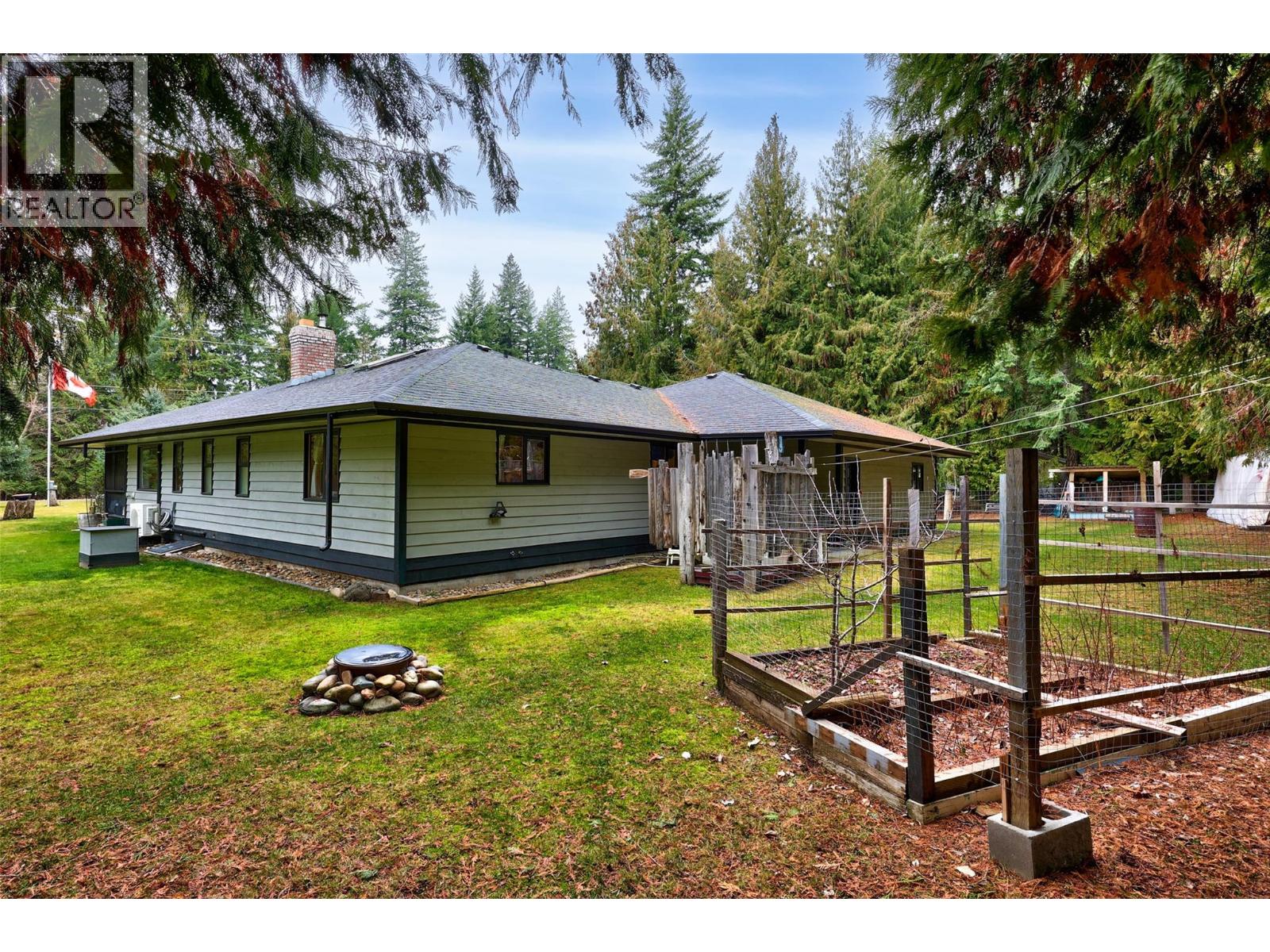 4061 Santa Road, Scotch Creek