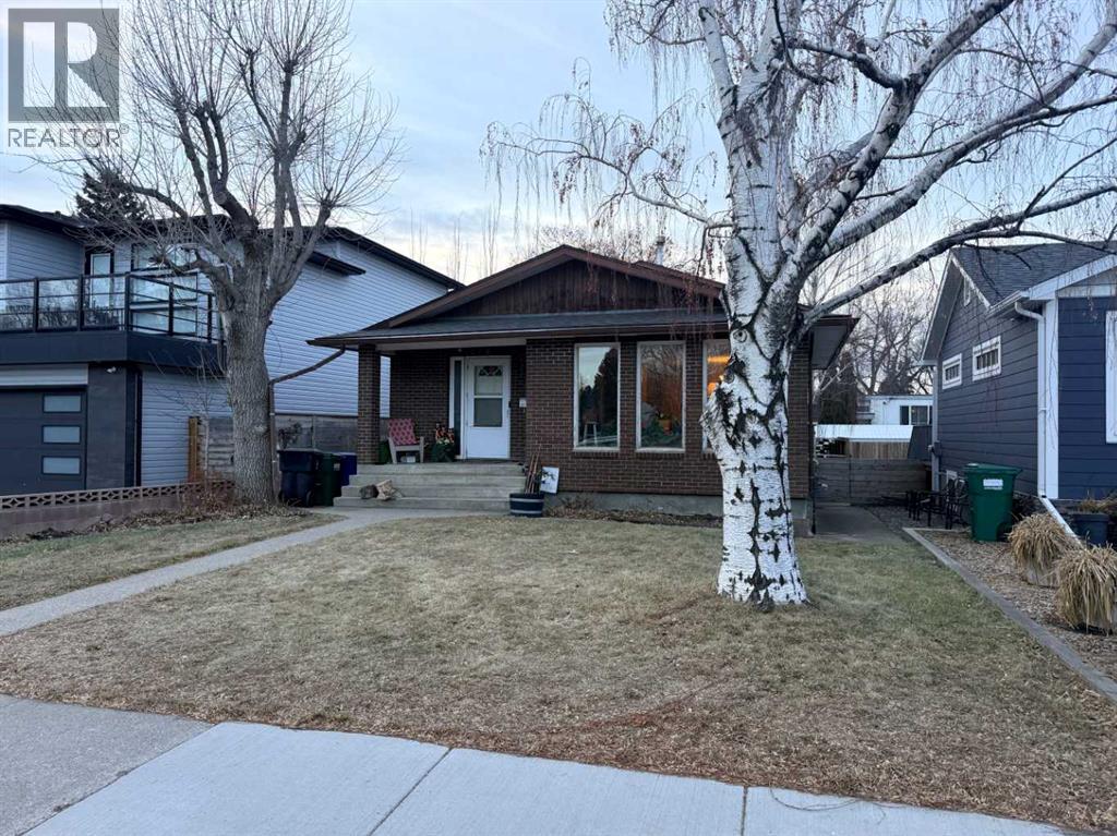 Single Family House 4 Level for Sale in  Dieppe Boulevard S Glendale Lethbridge 