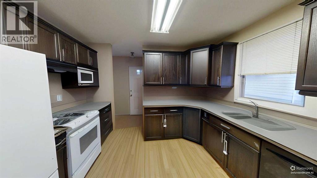 Single Family House 4 Level for Sale in  Dieppe Boulevard S Glendale Lethbridge 