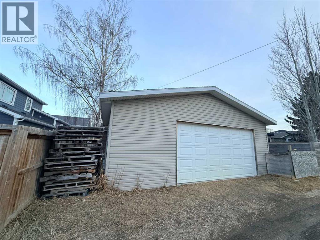 Single Family House 4 Level for Sale in  Dieppe Boulevard S Glendale Lethbridge 