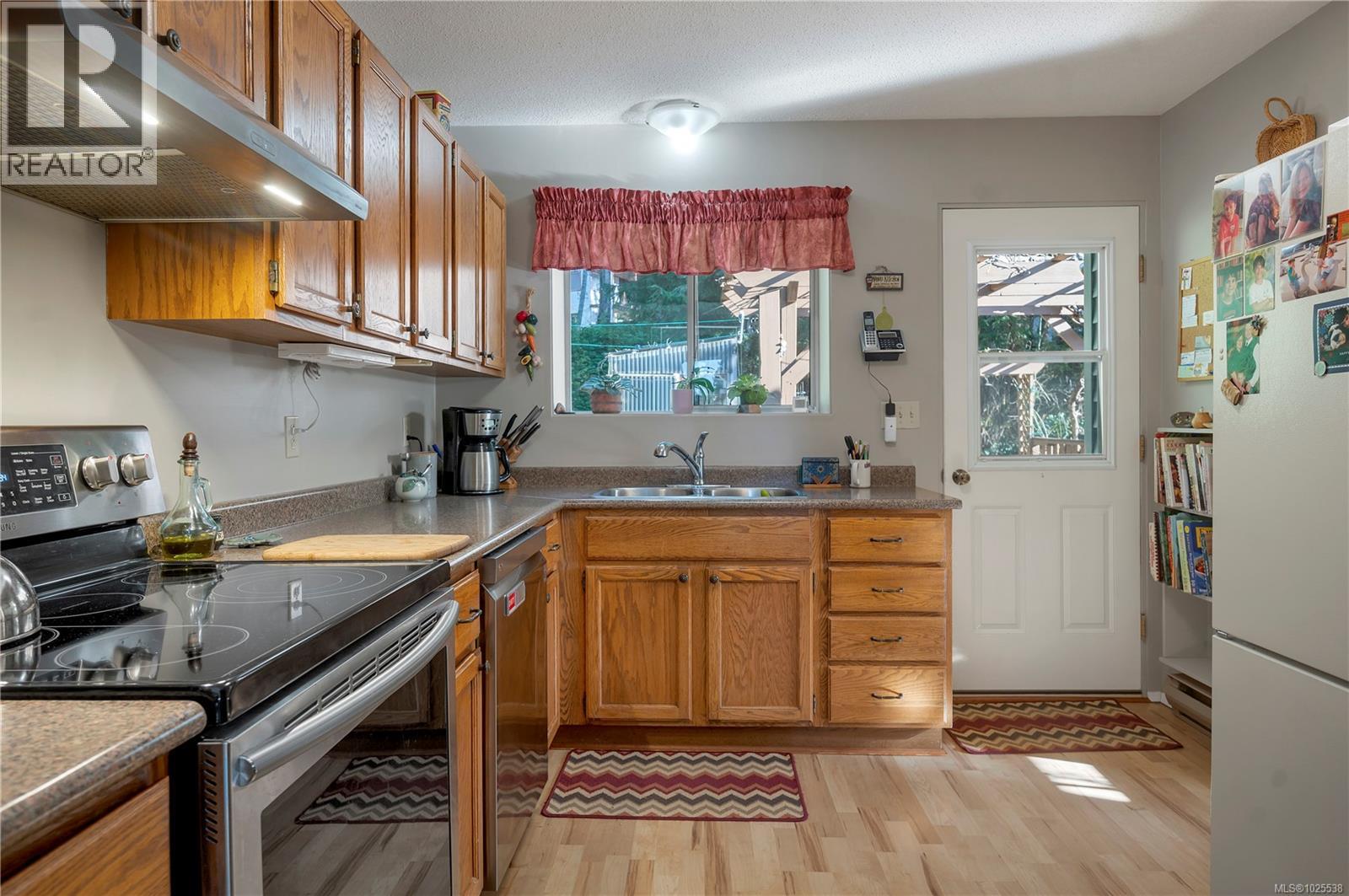 698 Plaza Rd - Photo 2 of 68, Quadra Island, British Columbia