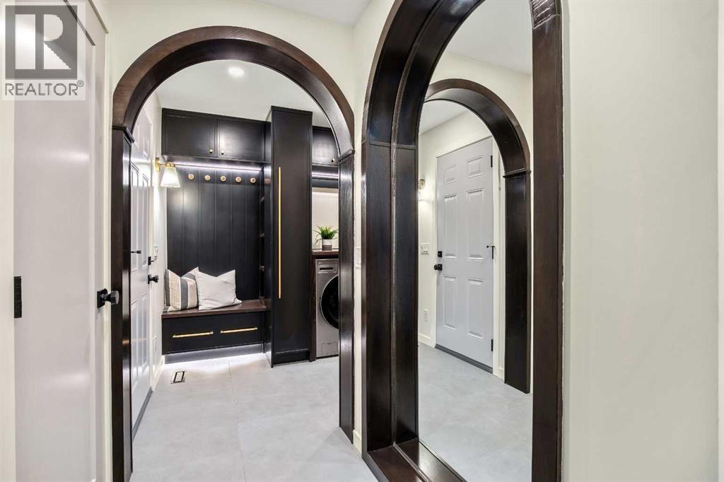 Single Family House 4 Level for Sale in  Oakridge Place SW Oakridge Calgary 