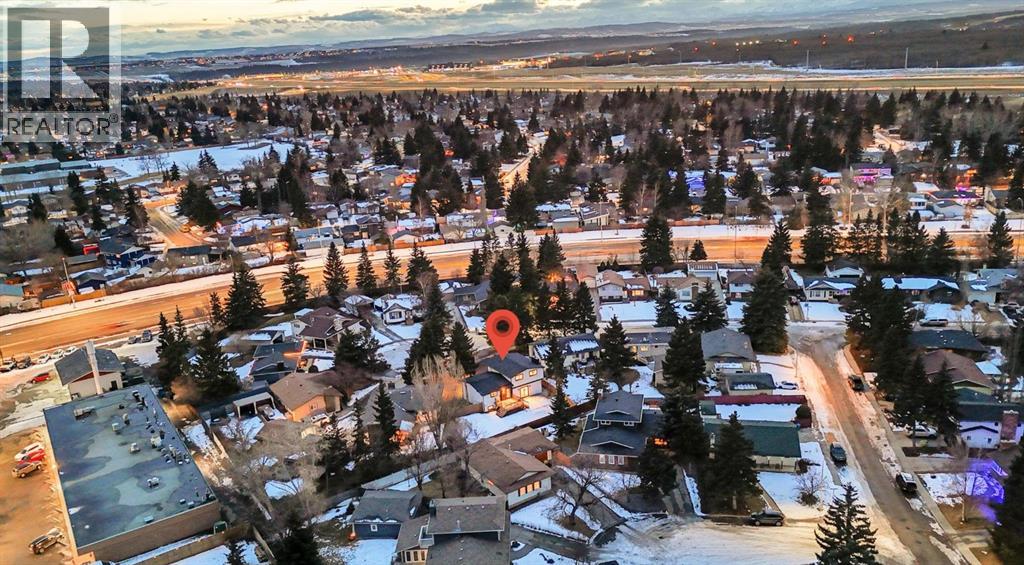 Single Family House 4 Level for Sale in  Oakridge Place SW Oakridge Calgary 