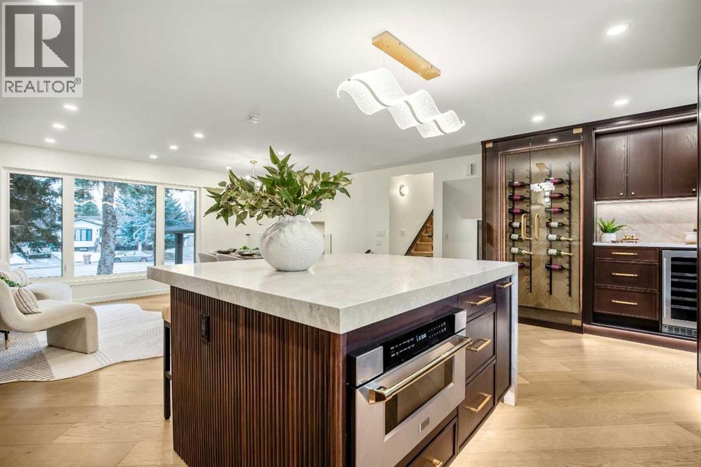 Single Family House 4 Level for Sale in  Oakridge Place SW Oakridge Calgary 