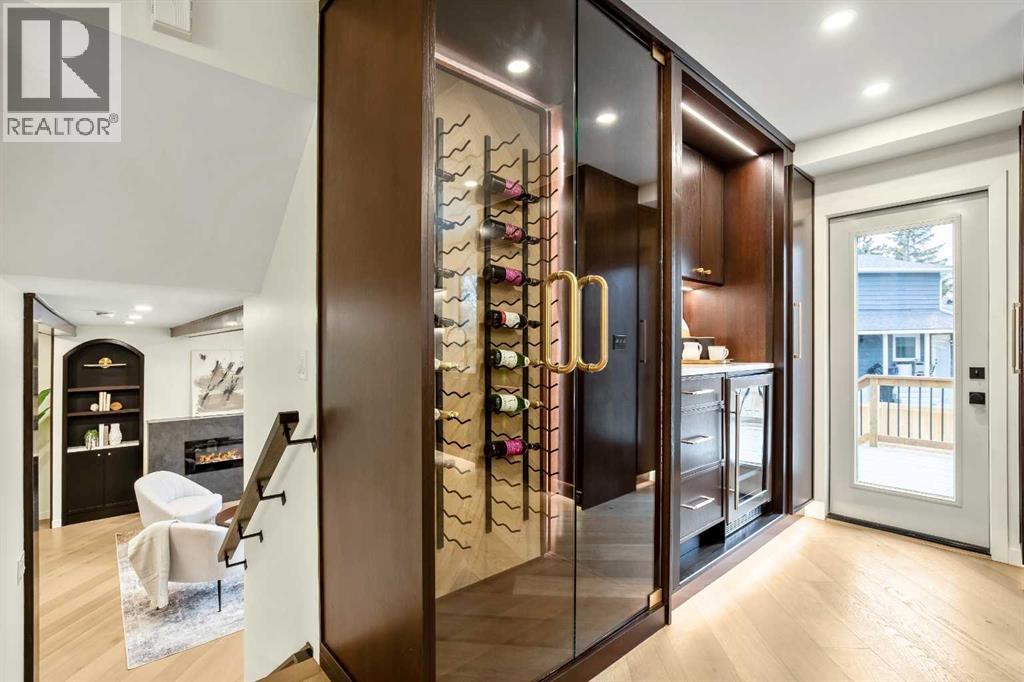 Single Family House 4 Level for Sale in  Oakridge Place SW Oakridge Calgary 