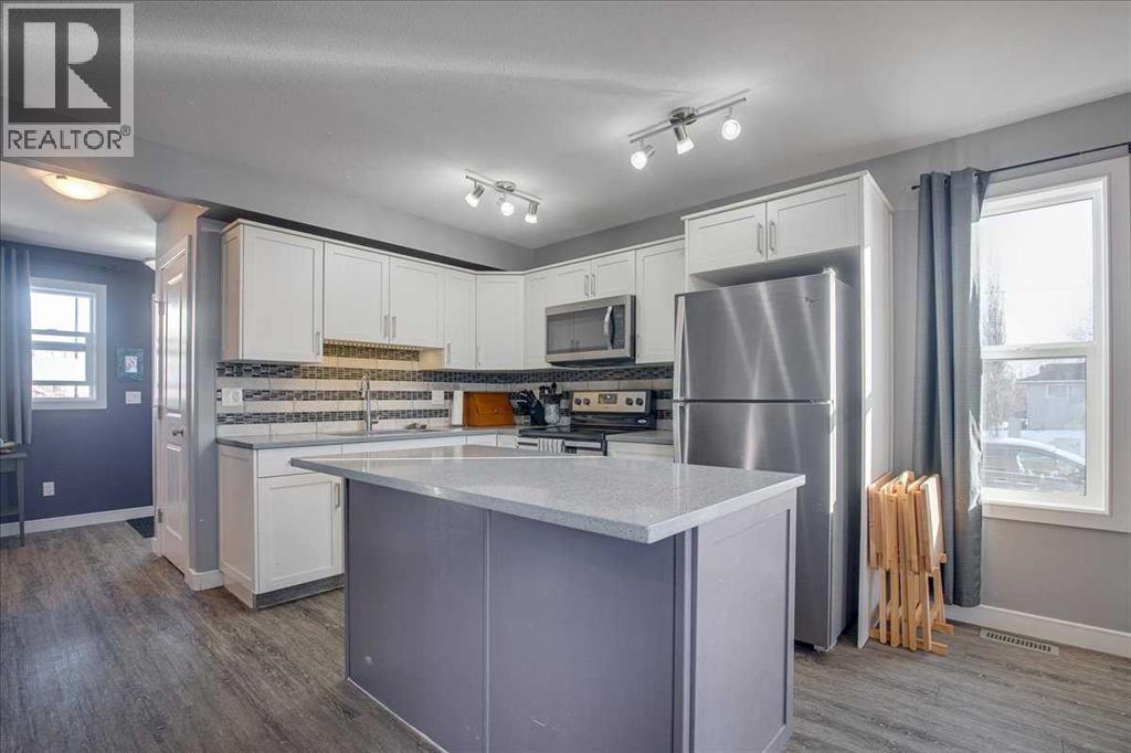 1, 4716 College Avenue - Photo 3 of 32, Lacombe, Alberta