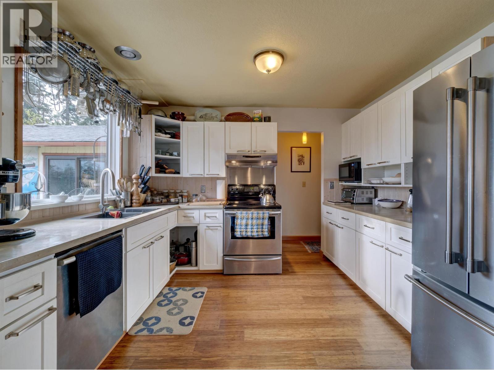 6183 BLIGH ROAD, Sechelt