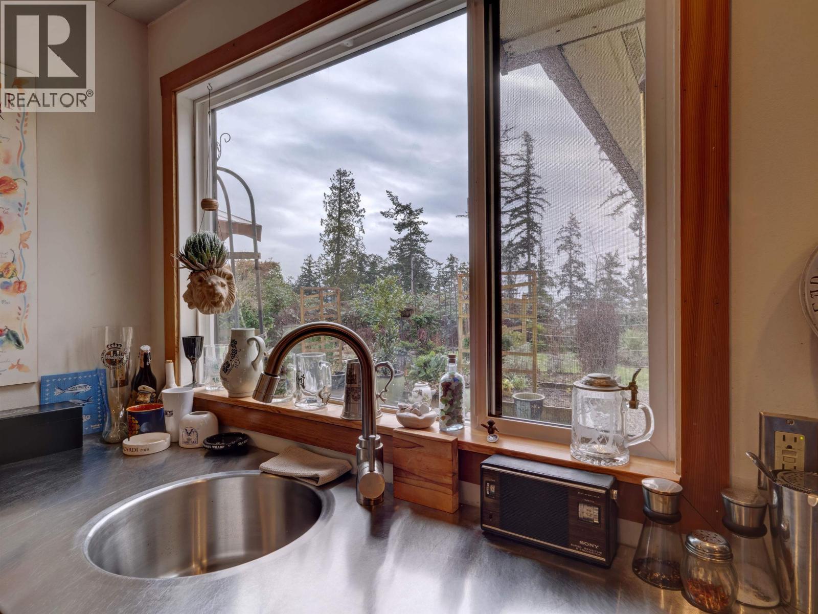 6183 BLIGH ROAD, Sechelt