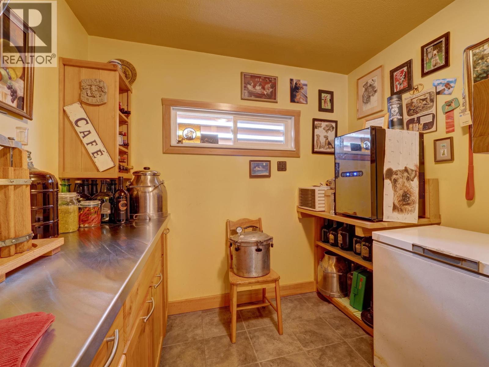 6183 BLIGH ROAD, Sechelt