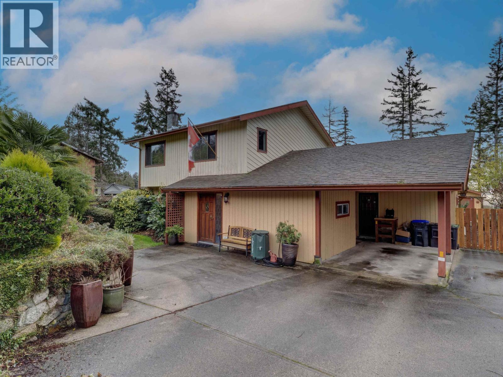 6183 BLIGH ROAD, Sechelt