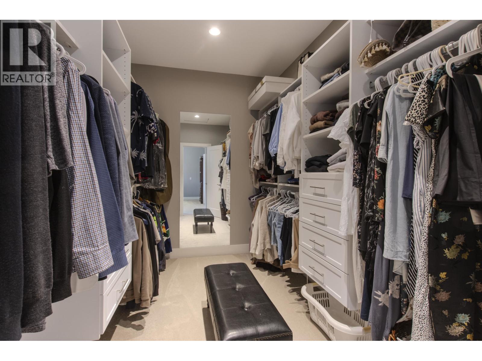 1018 JAY CRESCENT, Squamish