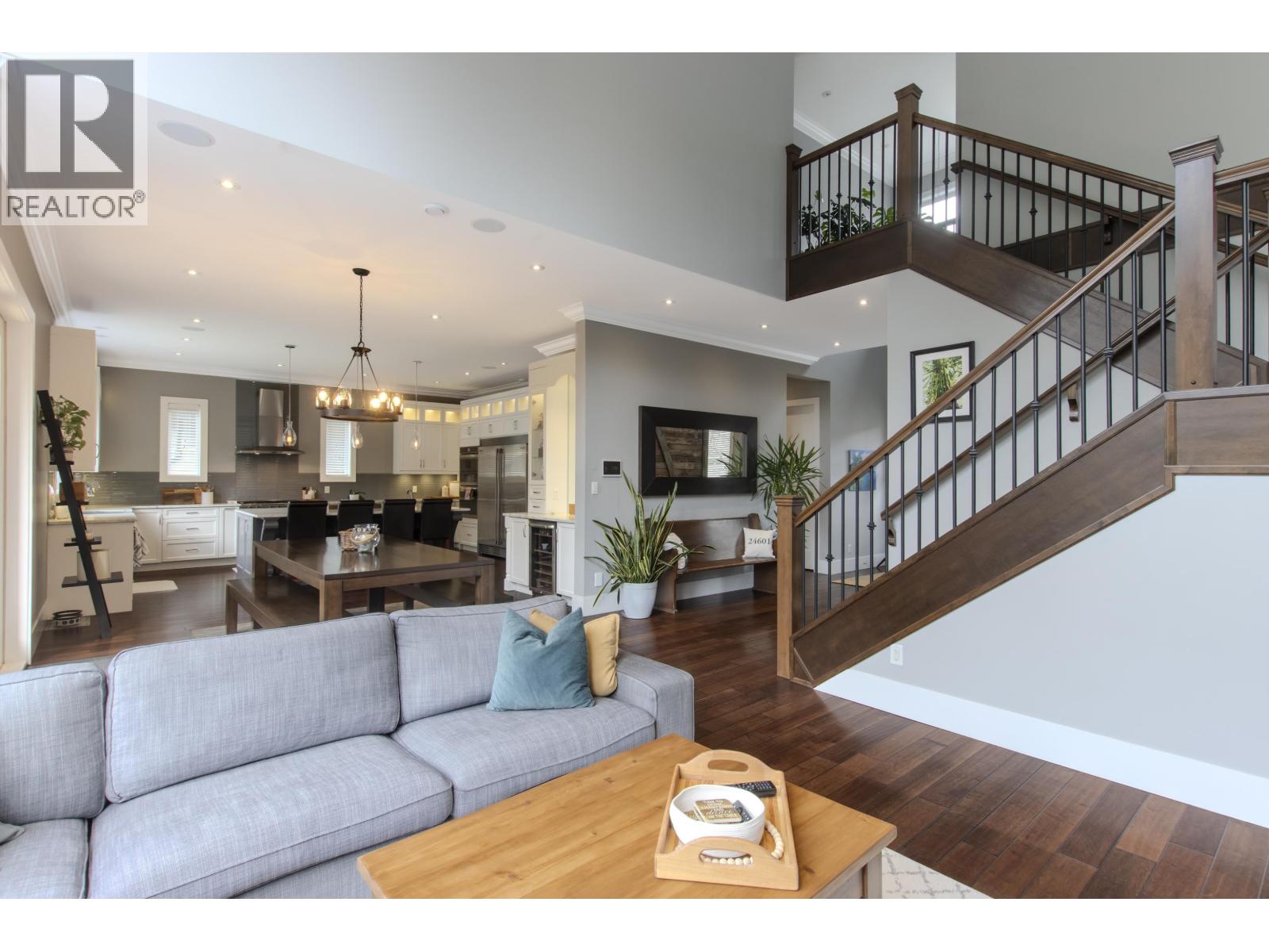 1018 JAY CRESCENT, Squamish