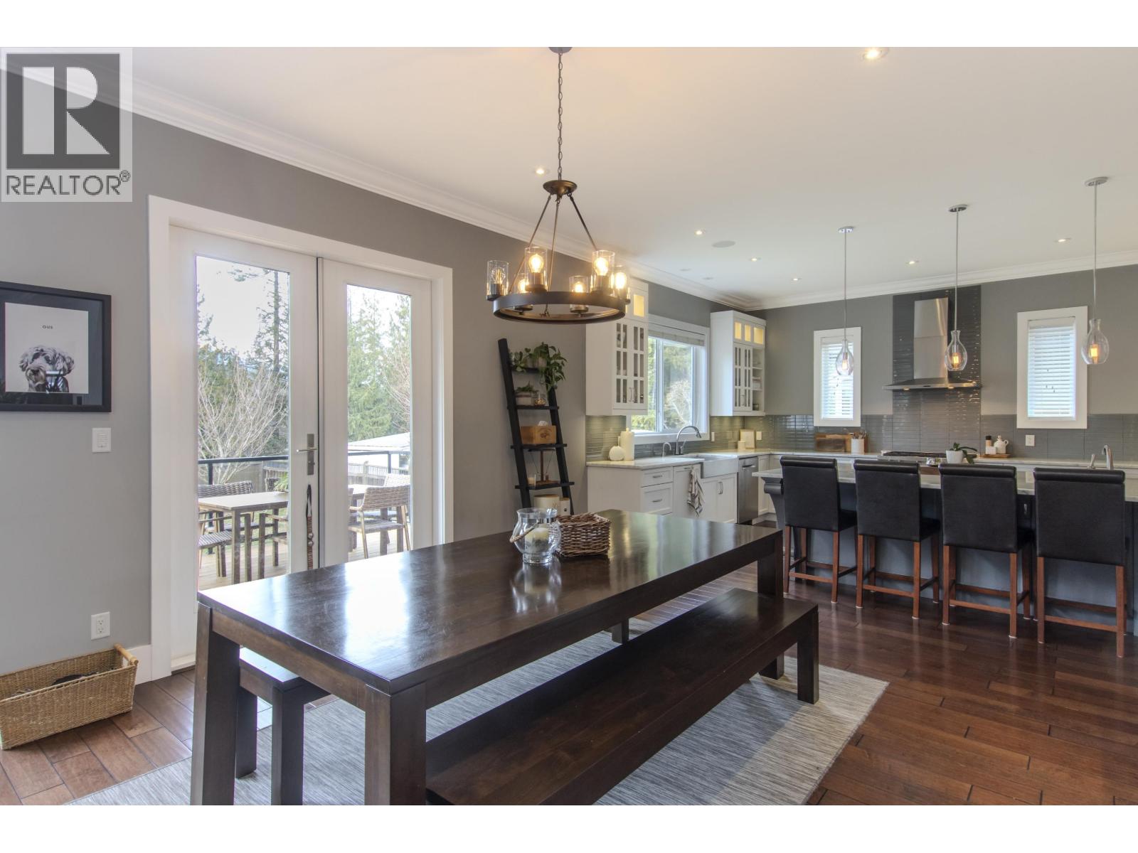 1018 JAY CRESCENT, Squamish