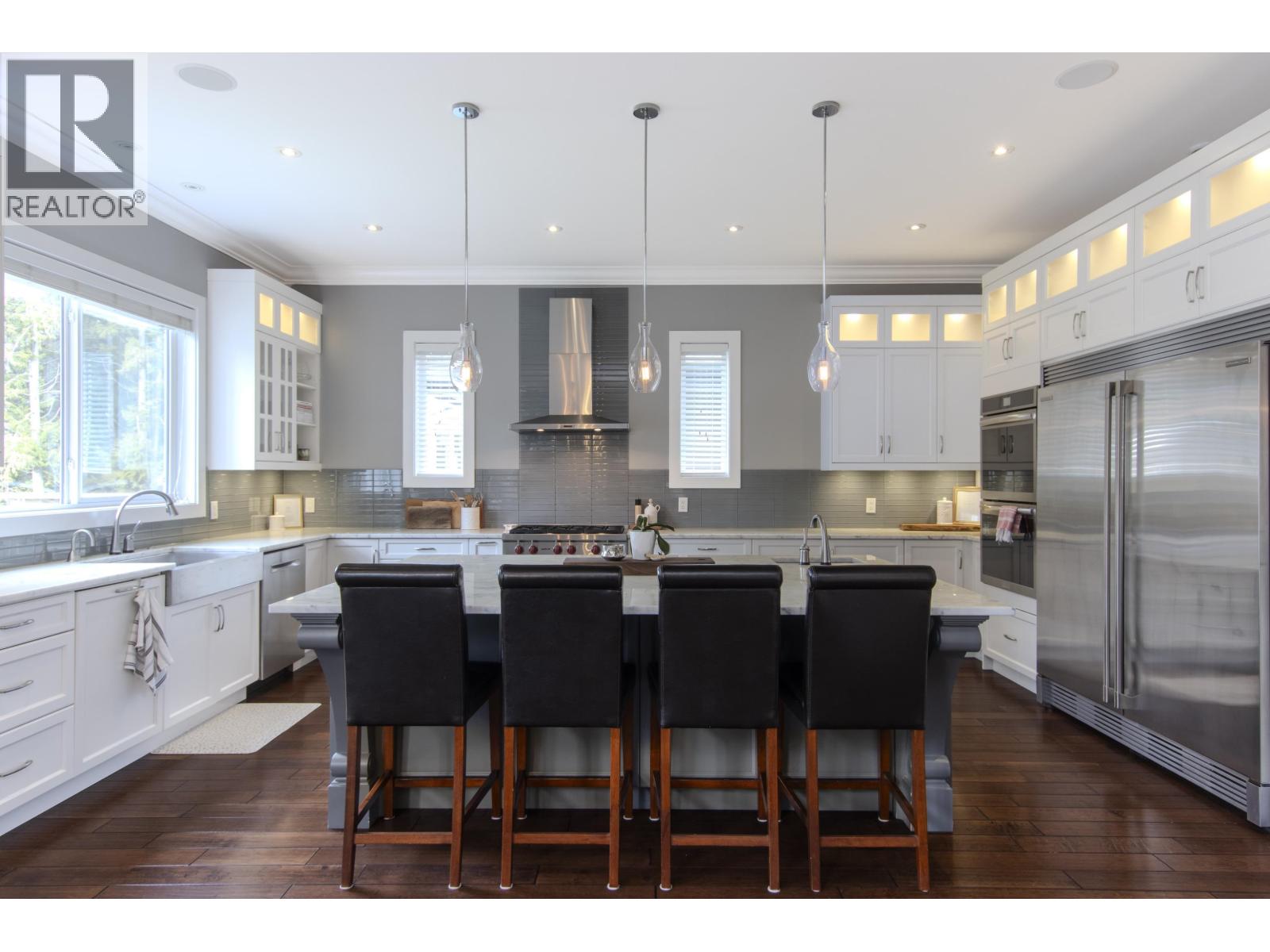 1018 JAY CRESCENT, Squamish