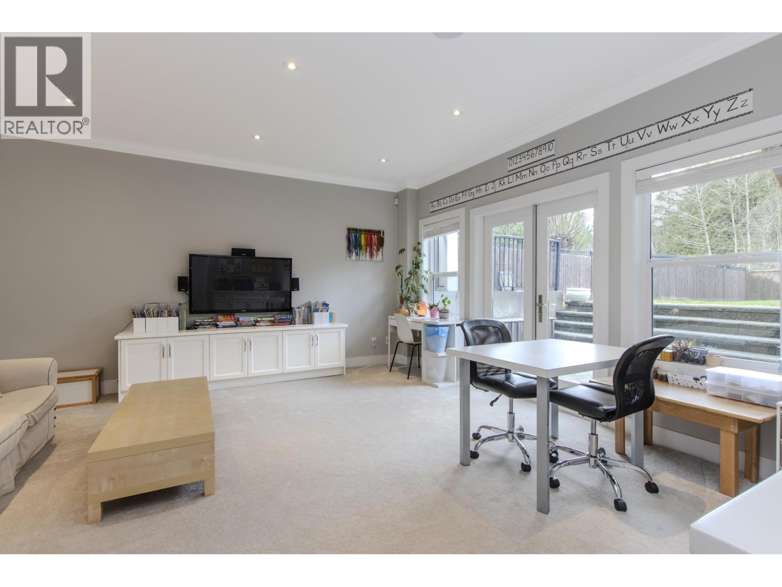 1018 JAY CRESCENT, Squamish