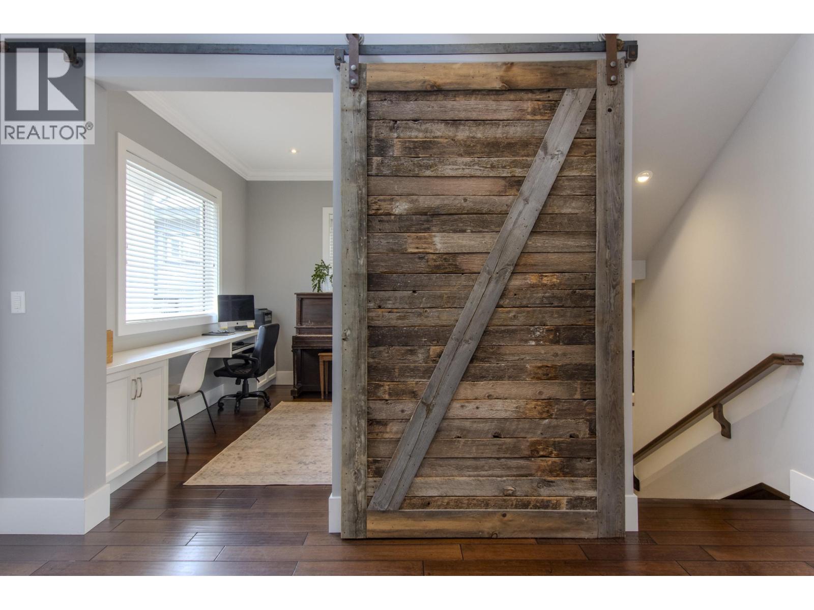 1018 JAY CRESCENT, Squamish