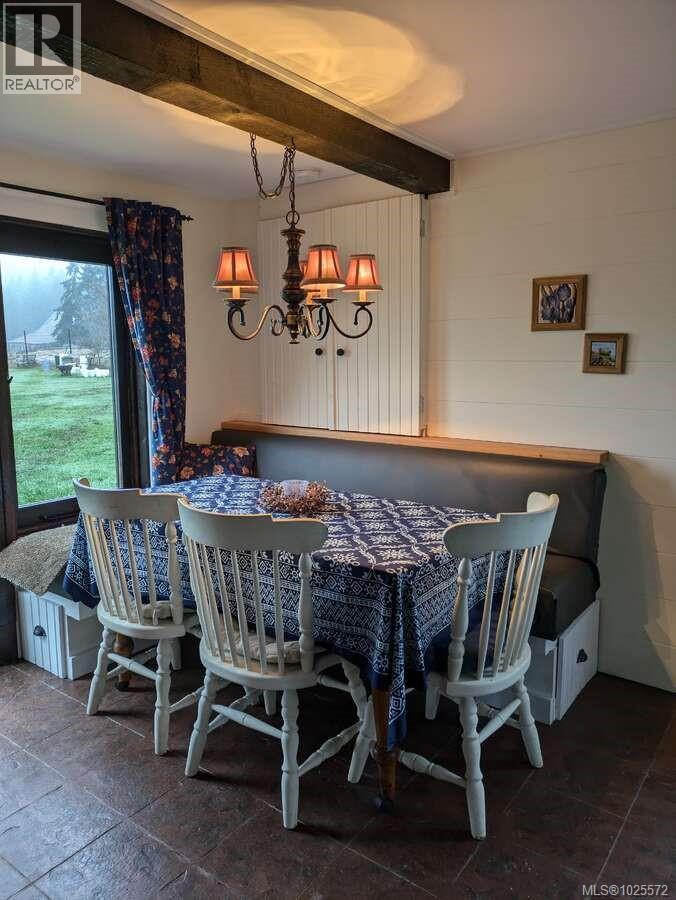 300 Wood Dale Dr, Mayne Island