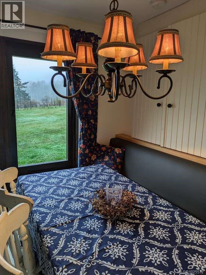 300 Wood Dale Dr, Mayne Island