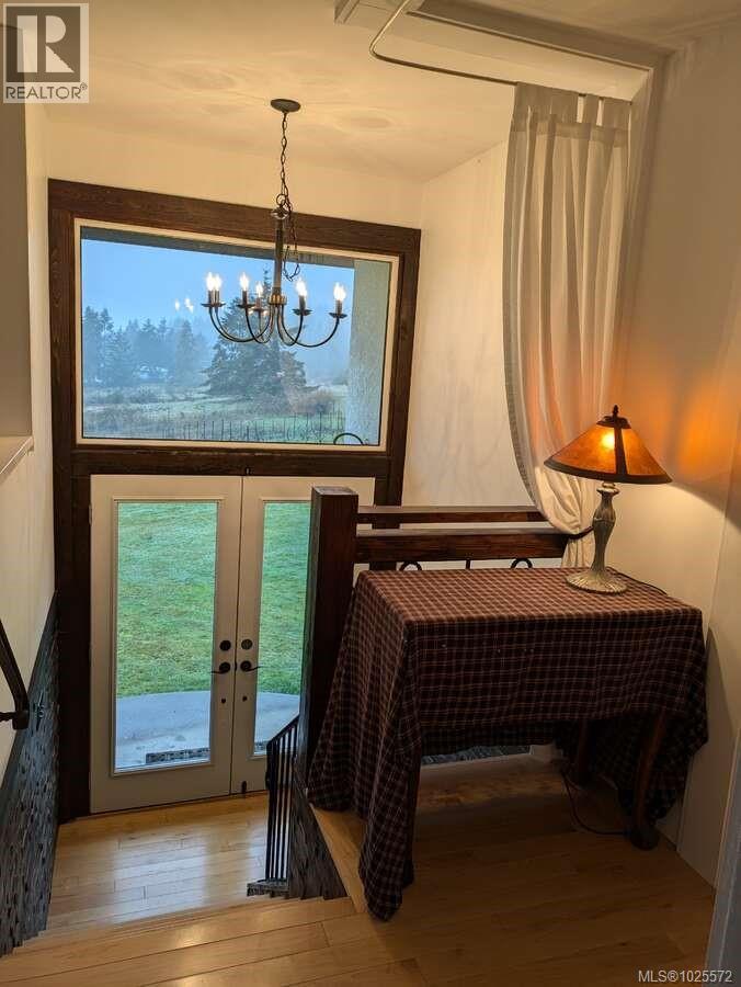 300 Wood Dale Dr, Mayne Island