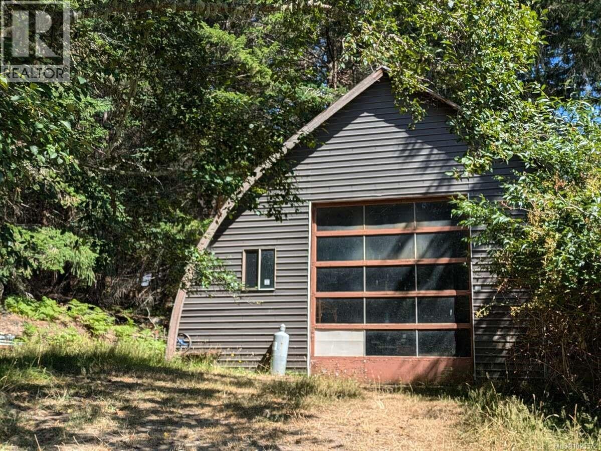 300 Wood Dale Dr, Mayne Island