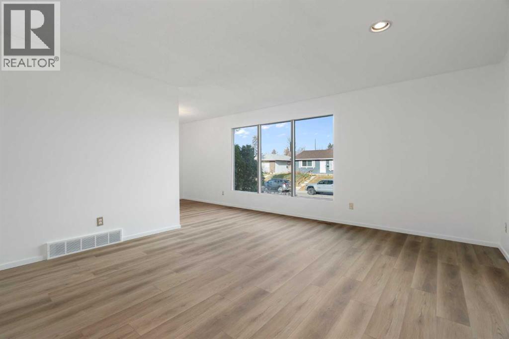 Single Family House Bungalow for Sale in  Dovercliffe Close SE Dover Calgary 