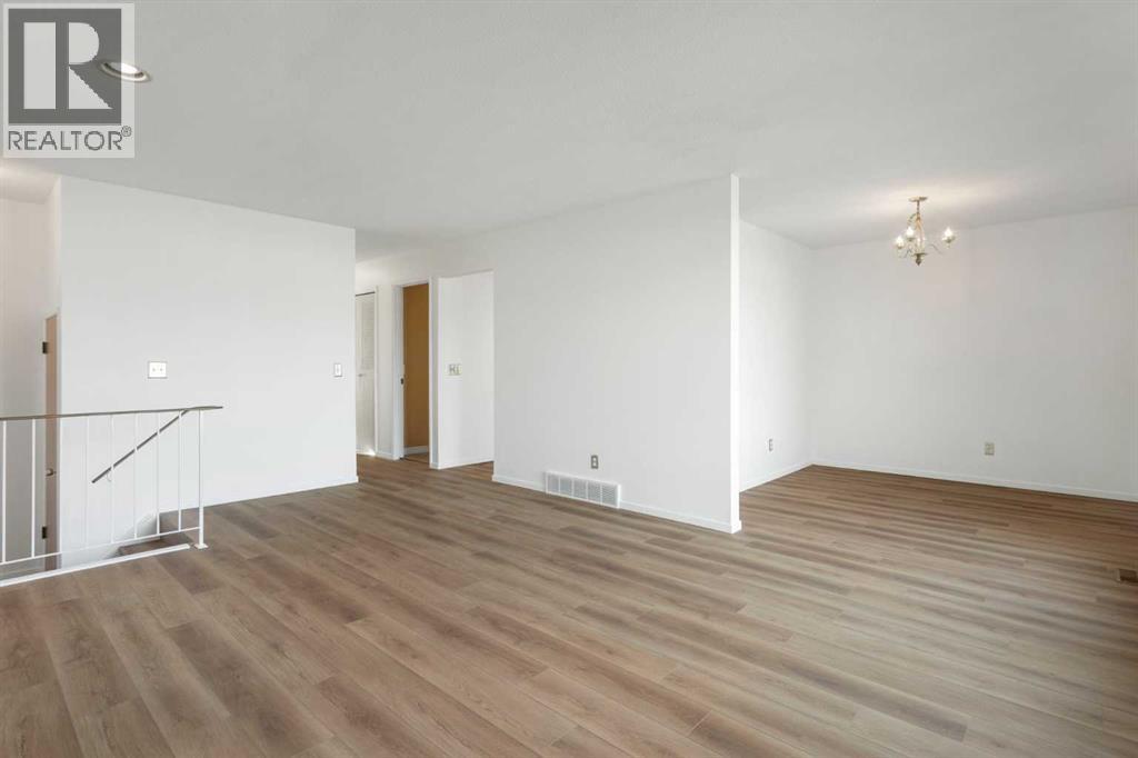 Single Family House Bungalow for Sale in  Dovercliffe Close SE Dover Calgary 