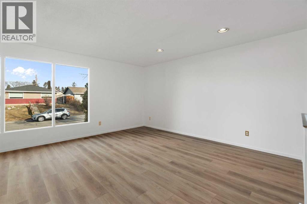 Single Family House Bungalow for Sale in  Dovercliffe Close SE Dover Calgary 