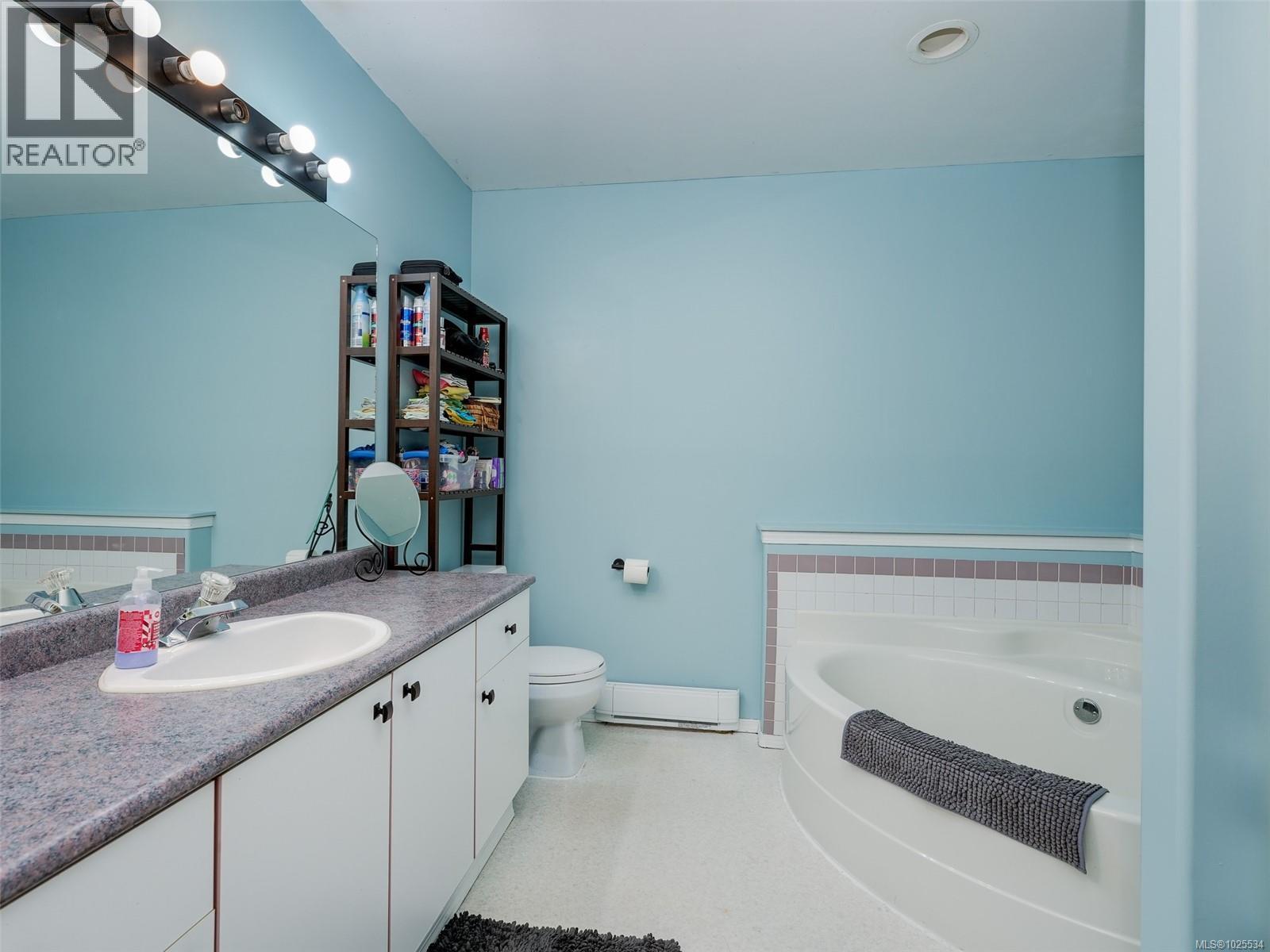 14 2190 Drennan St, Sooke