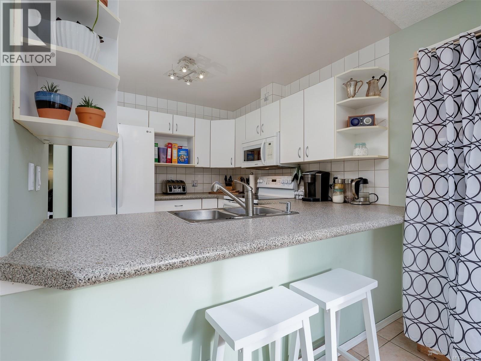 14 2190 Drennan St, Sooke