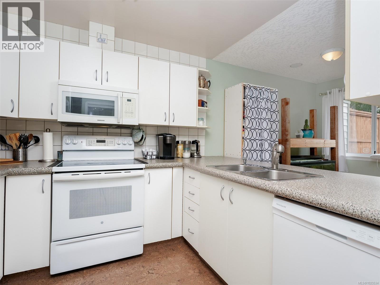 14 2190 Drennan St, Sooke