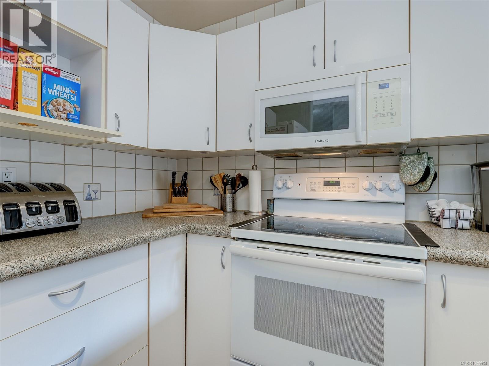 14 2190 Drennan St, Sooke