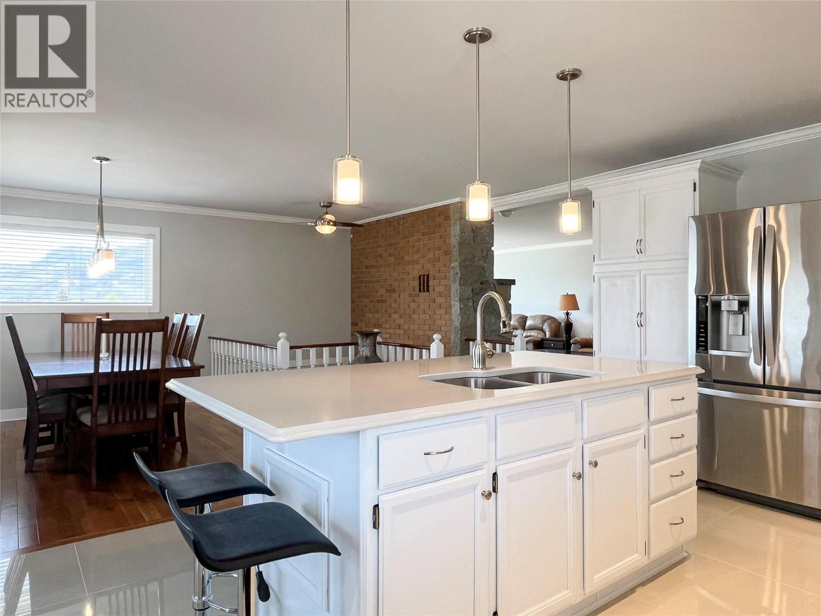 9106 Hummingbird Lane, Osoyoos